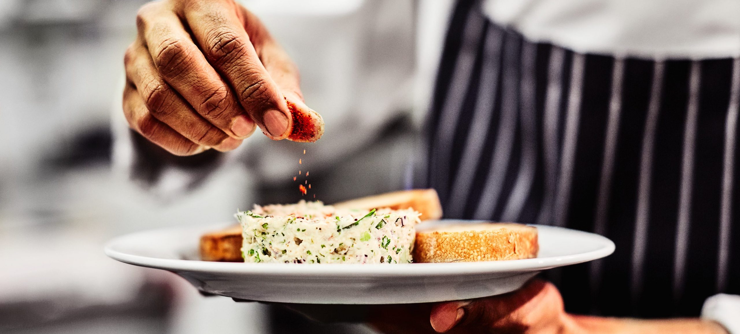 Côte, a chef plating up